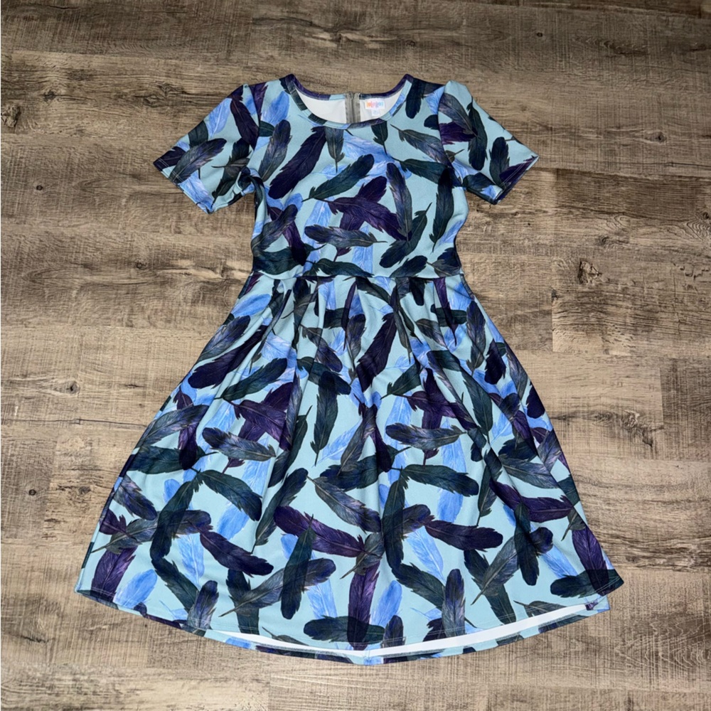 Lularoe XL Amelia Dress Blue Aqua Purple Green Feather Print Pleated Pockets